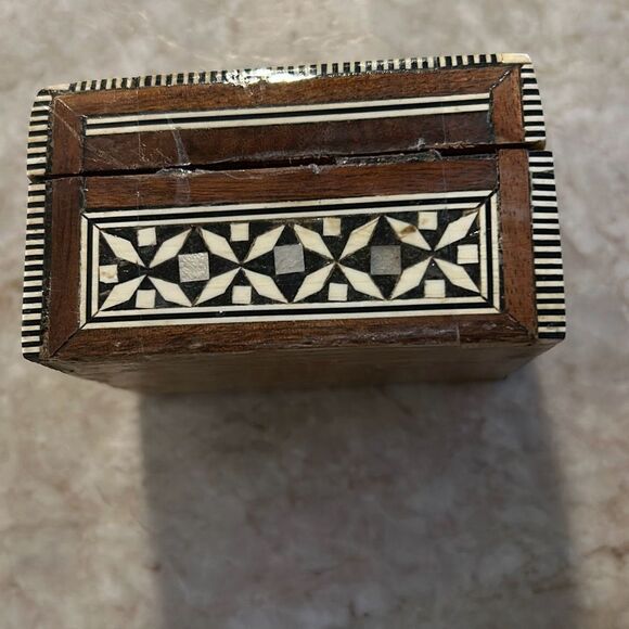 Vintage Small Wooden Box - Picture 4 of 8